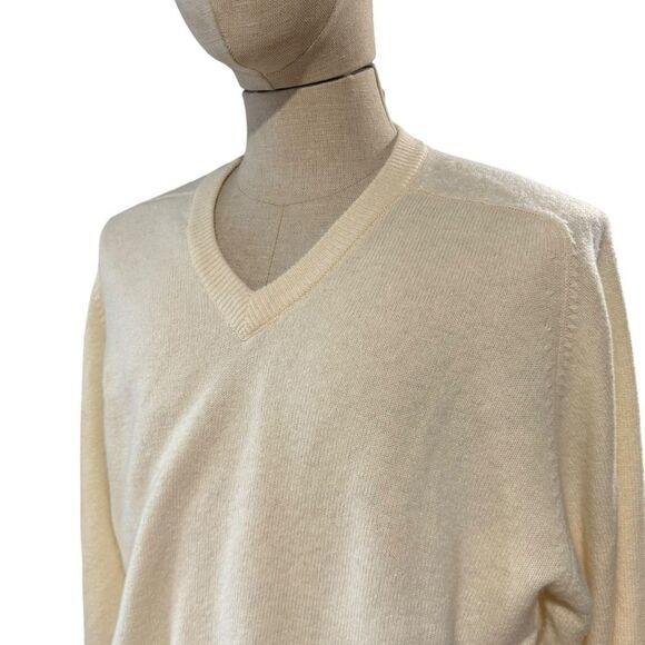 Club Room Vintage Light Yellow Pure Lambswool V-Neck Sweater - Picture 2 of 8